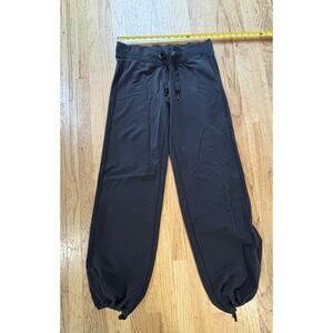 Women’s Lululemon Black Athletic Joggers Pants Sweats Heavyweight, size 10